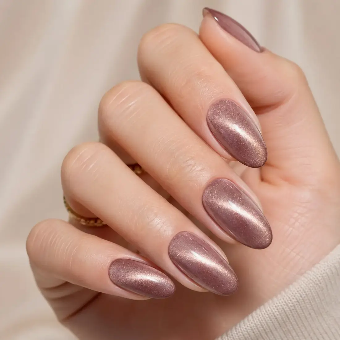 Unhas cat eye velvet nails com efeito metálico sofisticado